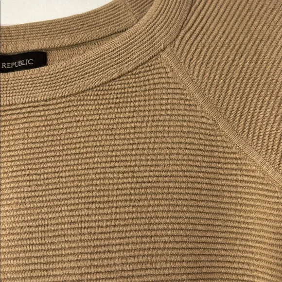 Banana Republic brand long sleeve top. size Small - Picture 4 of 4